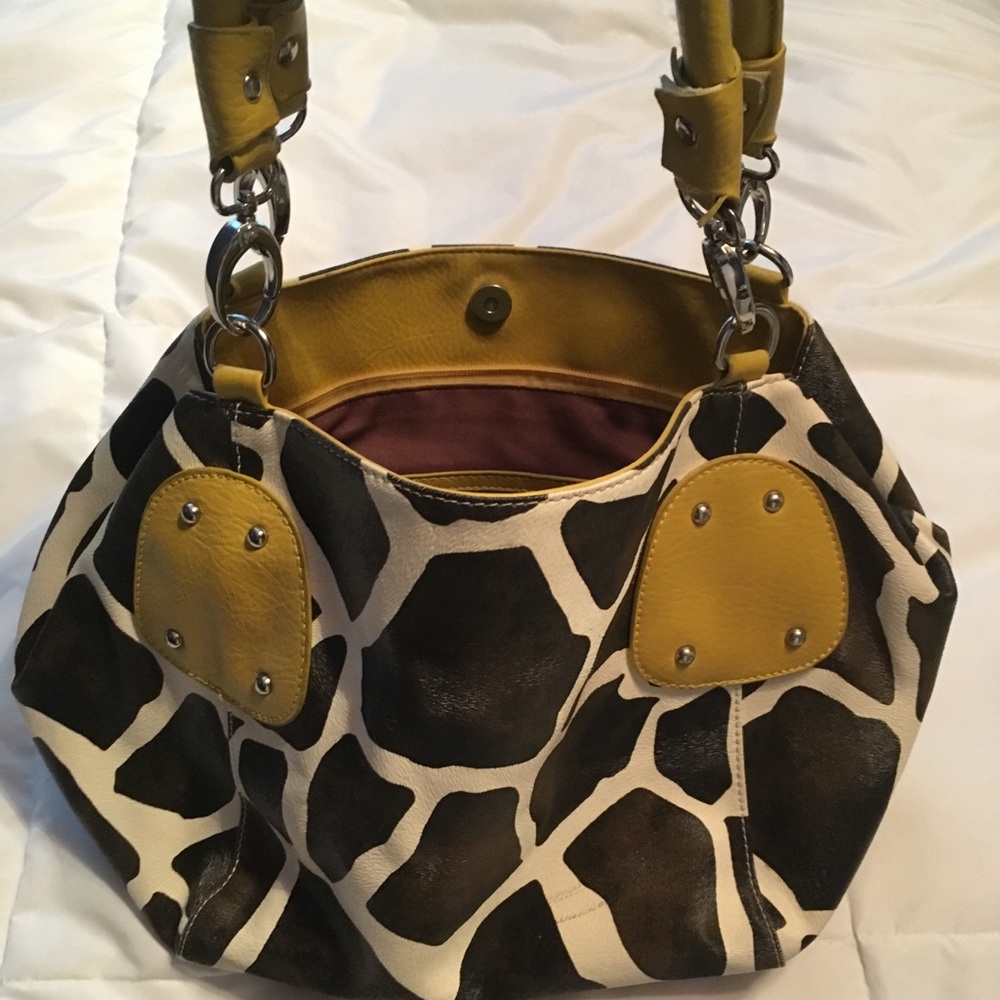 NWOT Giraffe print purse